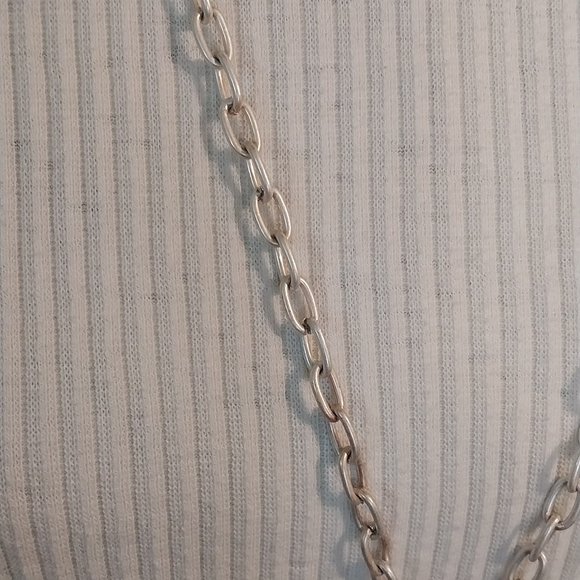 2951 Plunder Long Gold Link Chain With A Gold Yarn Embellished Pendent. - Picture 4 of 7